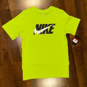 NWT Nike boys t shirt sz L